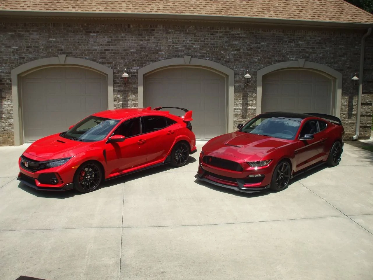 2017 GT350R and 2018 Civic Type R - 1.webp