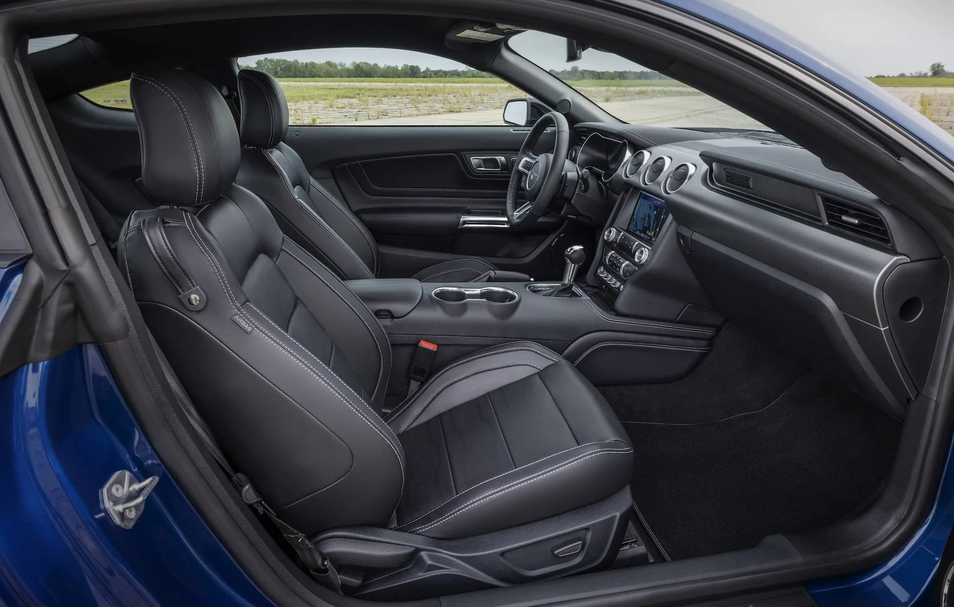 2022 Ford Mustang Stealth Edition_05.jpg