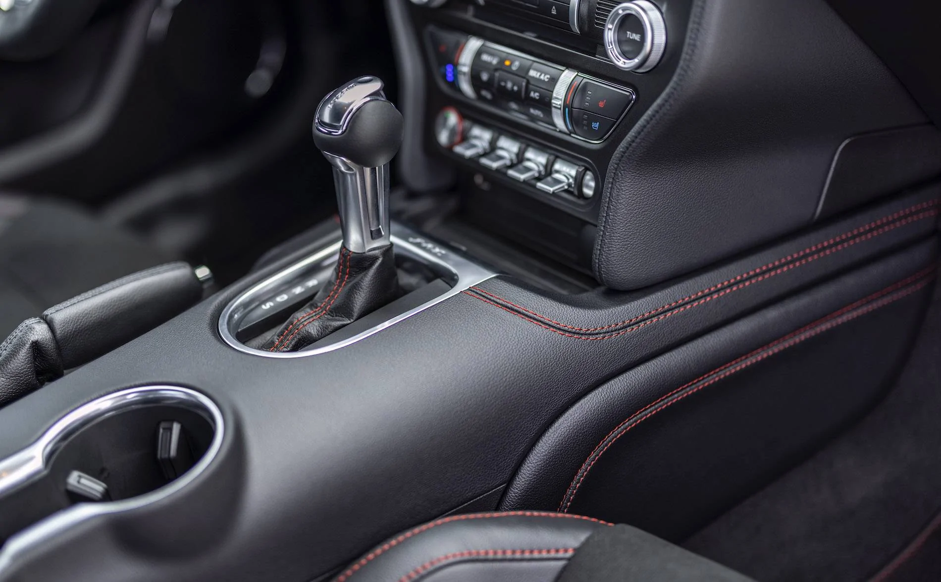 2022 Ford Mustang GT California Special_08.jpg