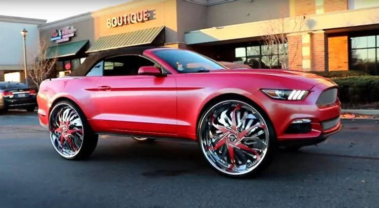 stang-Auto-Evolution.jpg?q=50&fit=crop&w=750&dpr=1.webp