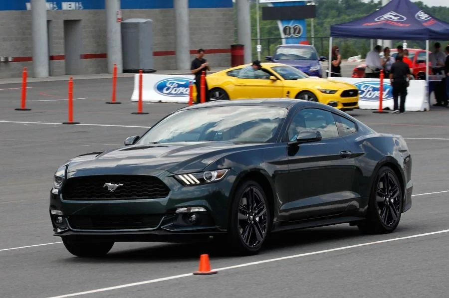2015-Ford-Mustang-EcoBoost-front-side-view.webp