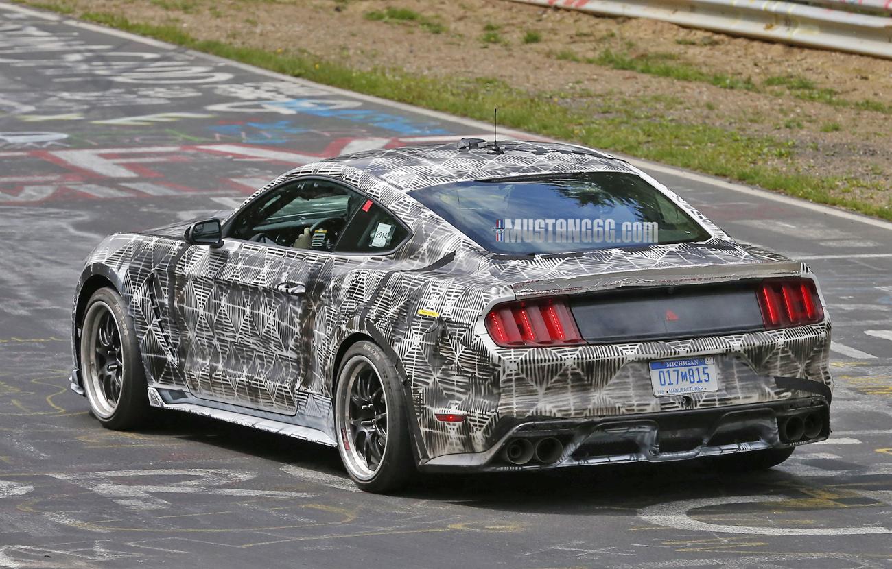 2015Mustang-svt-gt350-7.jpg