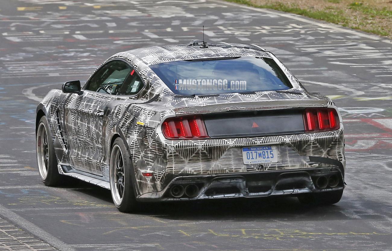 2015Mustang-svt-gt350-8.jpg