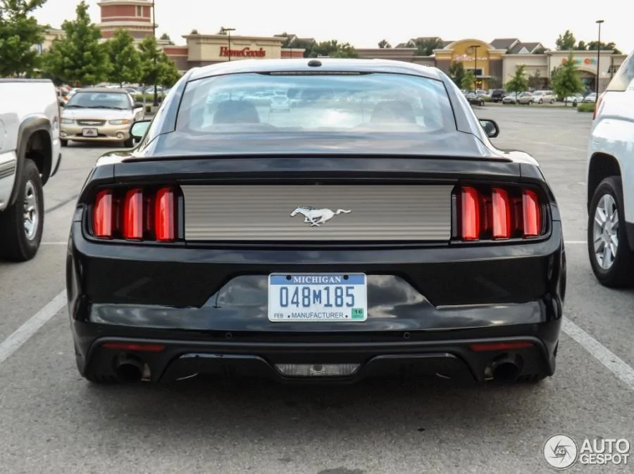 ford-mustang-gt-2015-c457317072014042701_1.webp