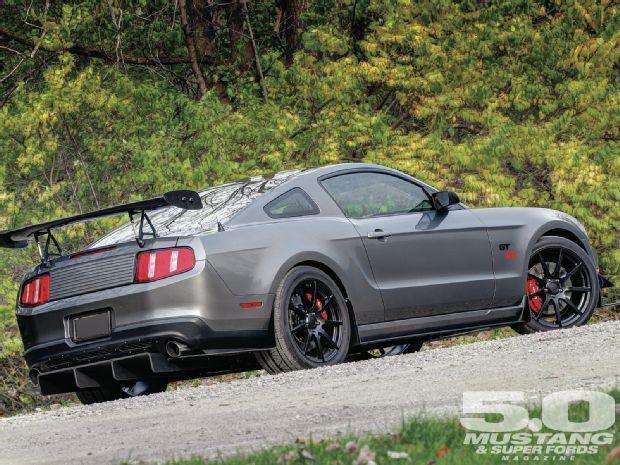 m5lp_1212_2_2010_ford_mustang_gt_rr_total_fabrication_.jpg