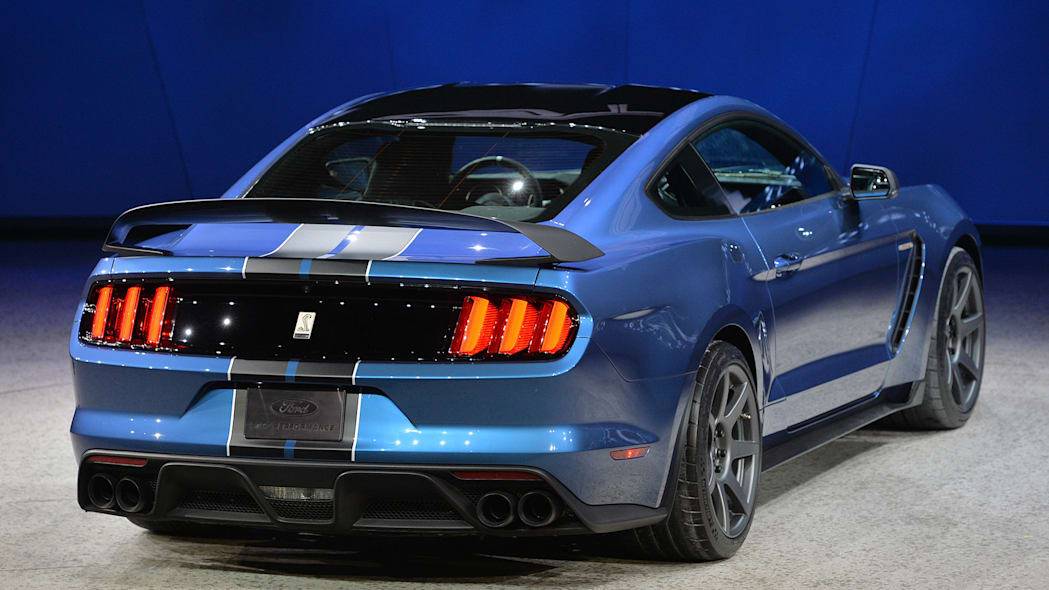 04-2016-shelby-gt350r-detroit-1.jpeg