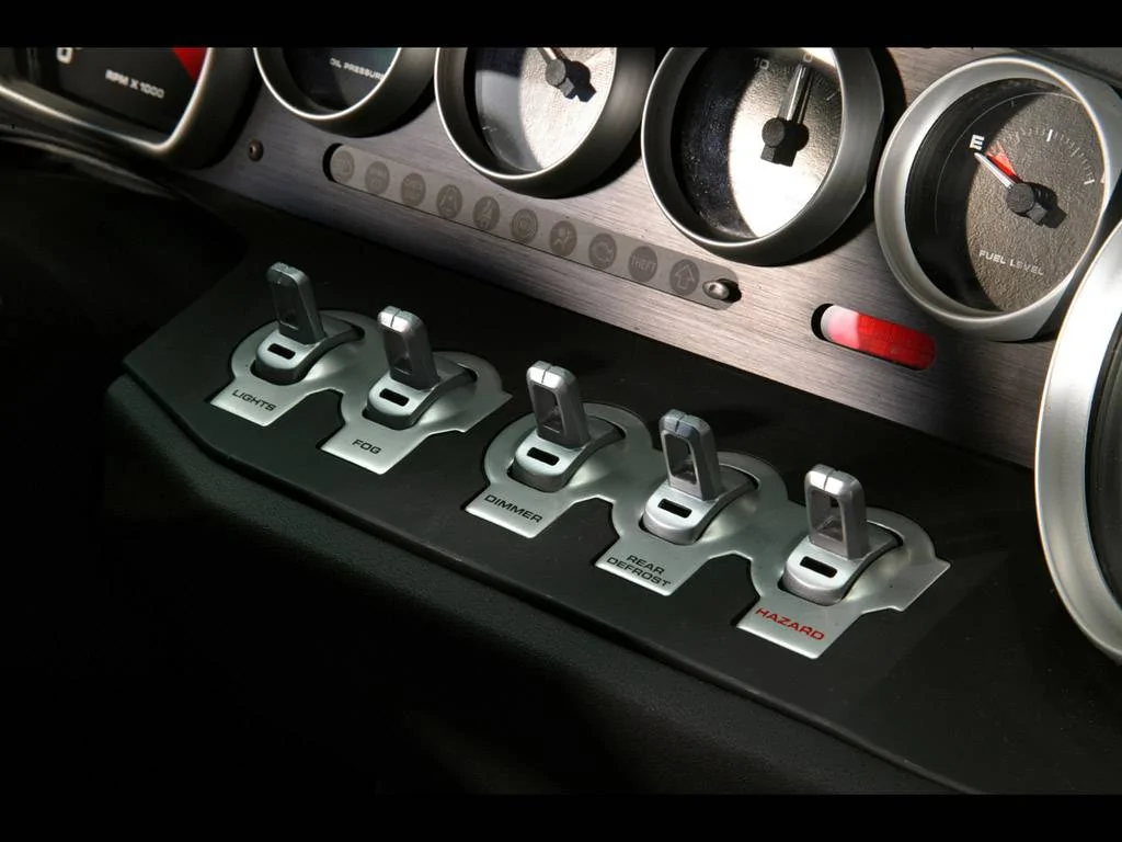 2005-Ford-GT-Toggle-Switches-1024x768.webp