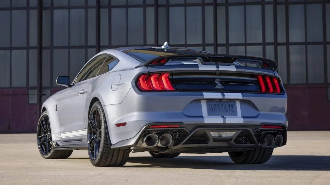 2022-Ford-Mustang-Shelby-GT500-Heritage-Edition_02.webp