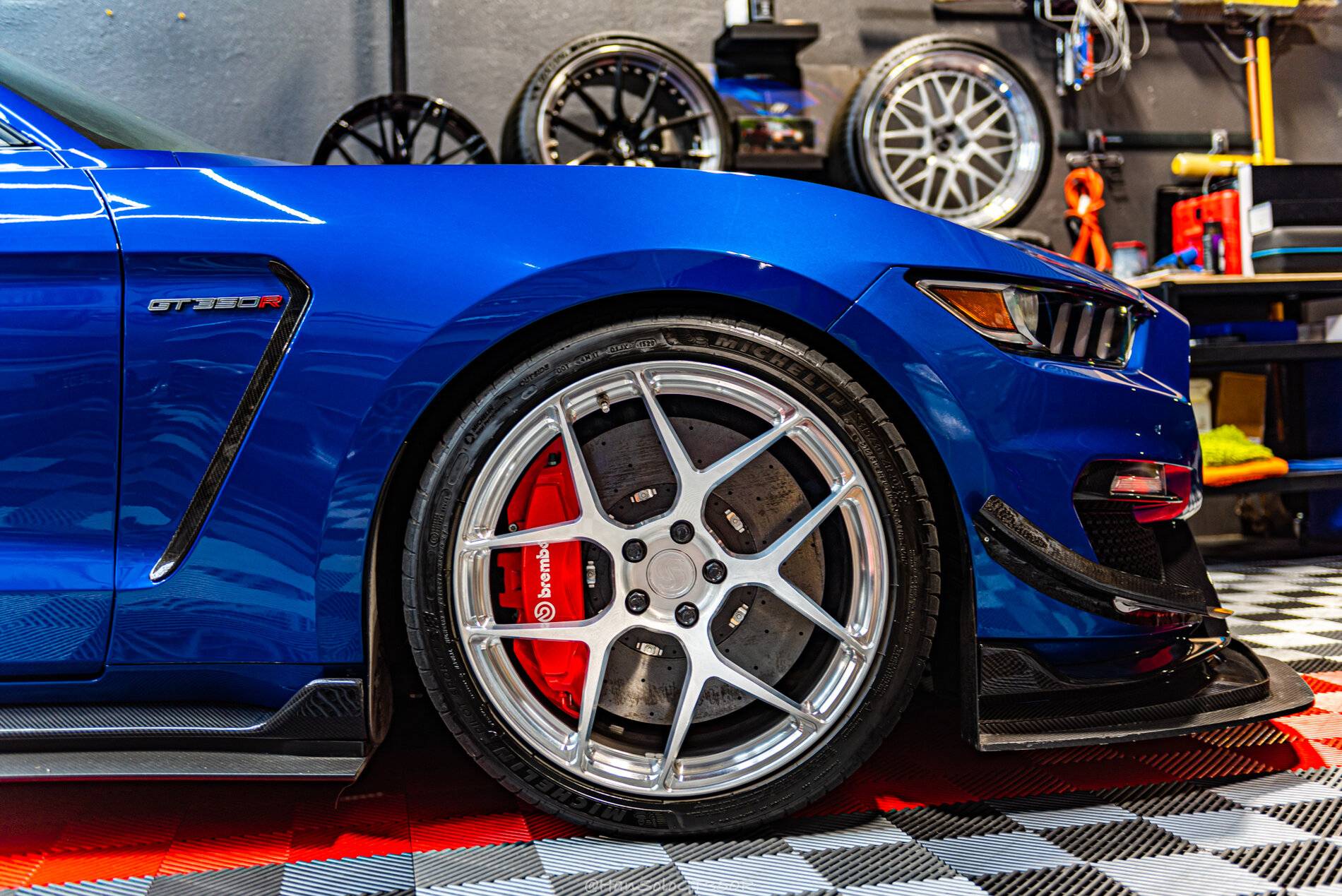 SV504 GT350R Billet Aluminum Clear-13.jpg