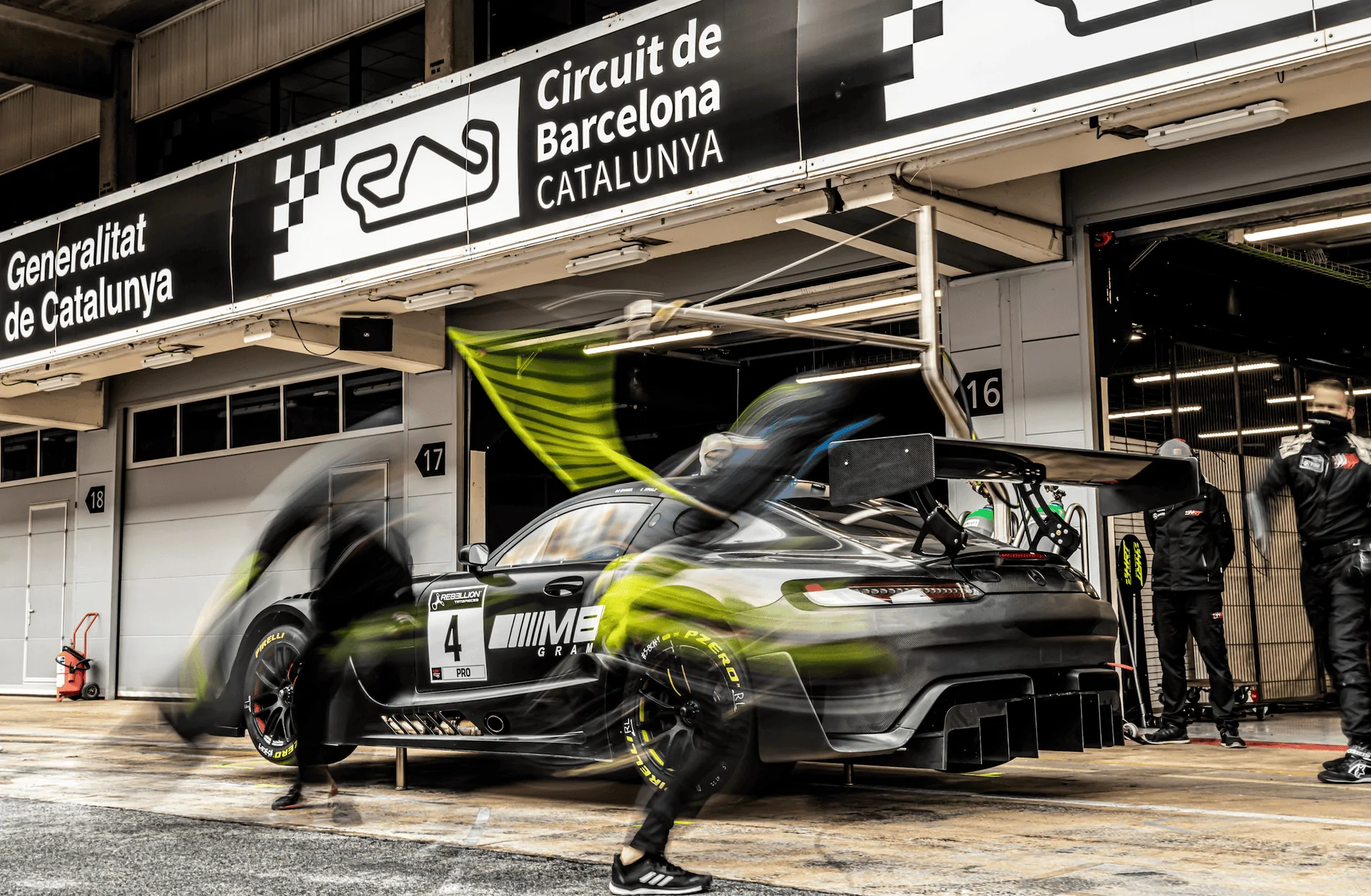 am_racing_14af6915eec42527c1adfd14d95561bd6dd5d5a7.webp