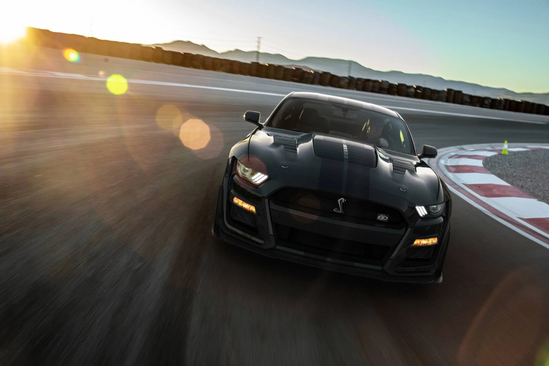 ShelbyGT500_TrackDriving_Front.webp
