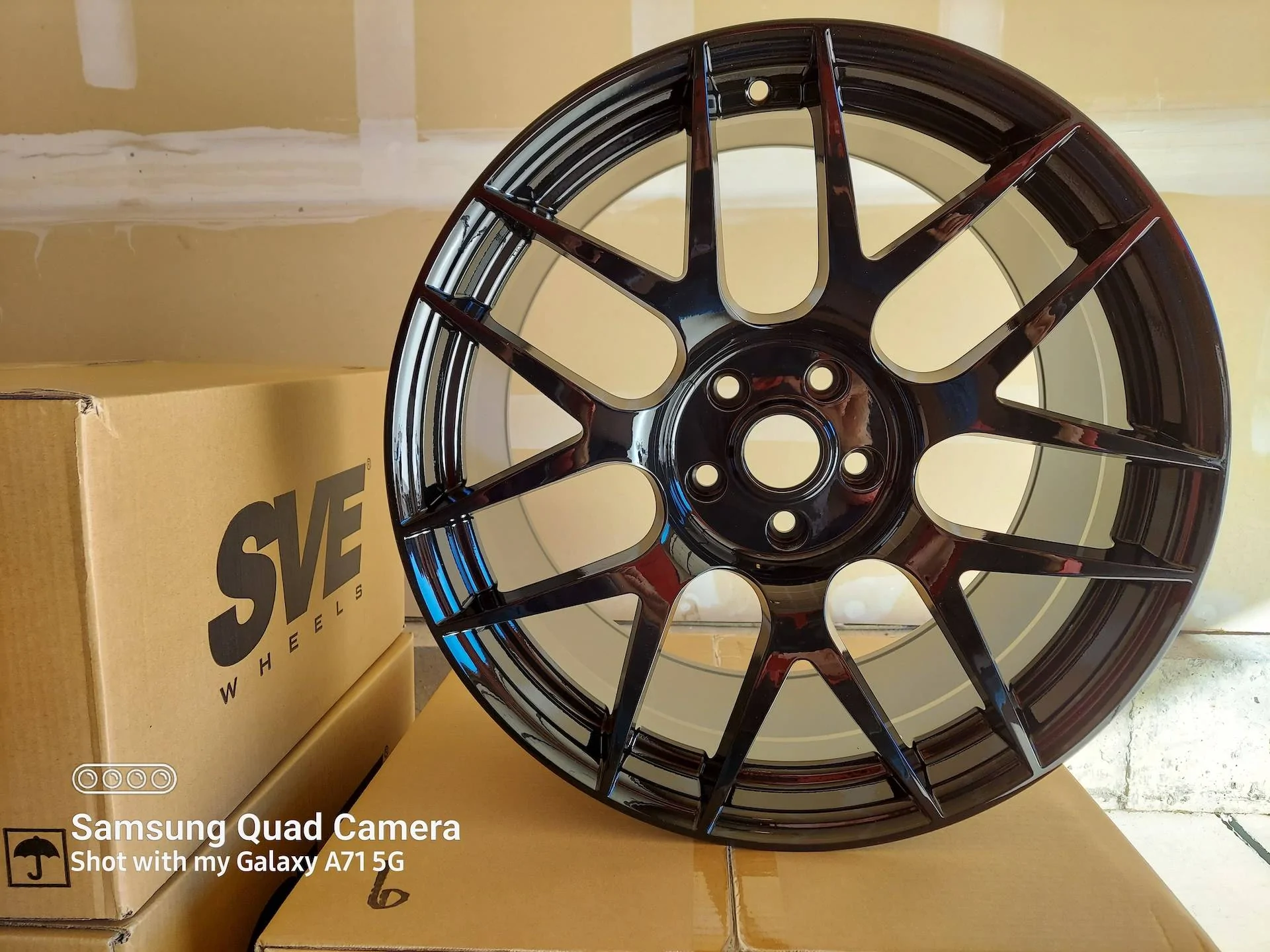 sver357 gls blk 002.webp