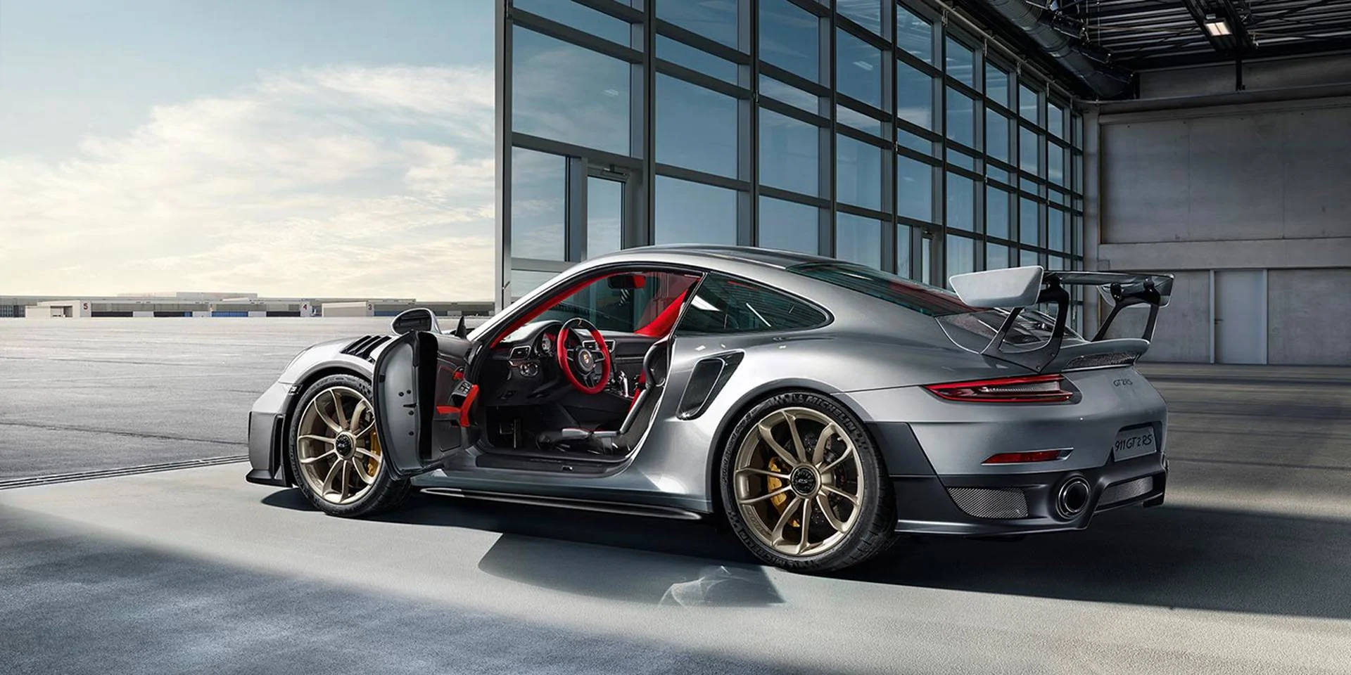 2018-porsche-911-carrera_100613410_h.webp