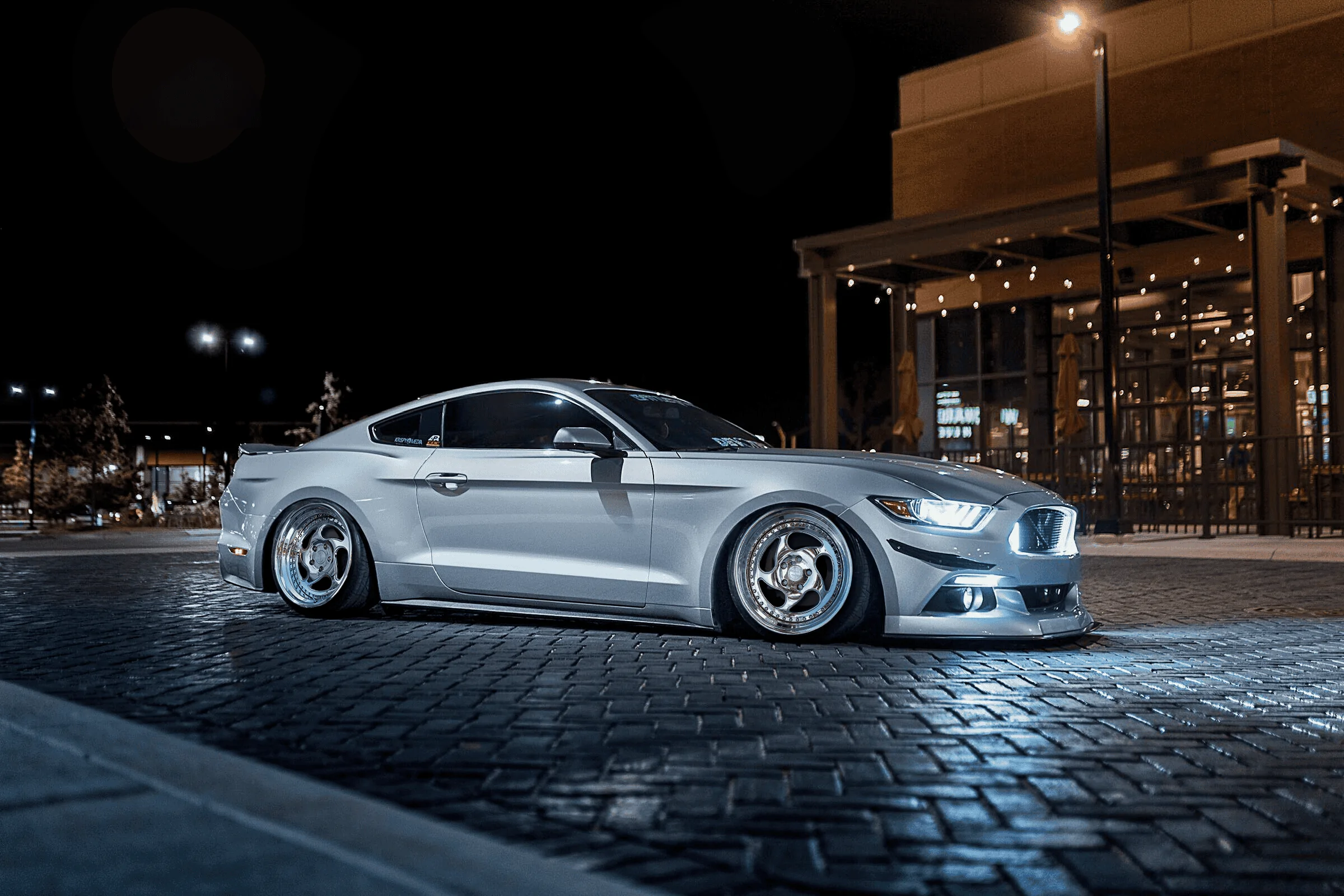 s550 white Mustang Avus Heritage wheels.webp