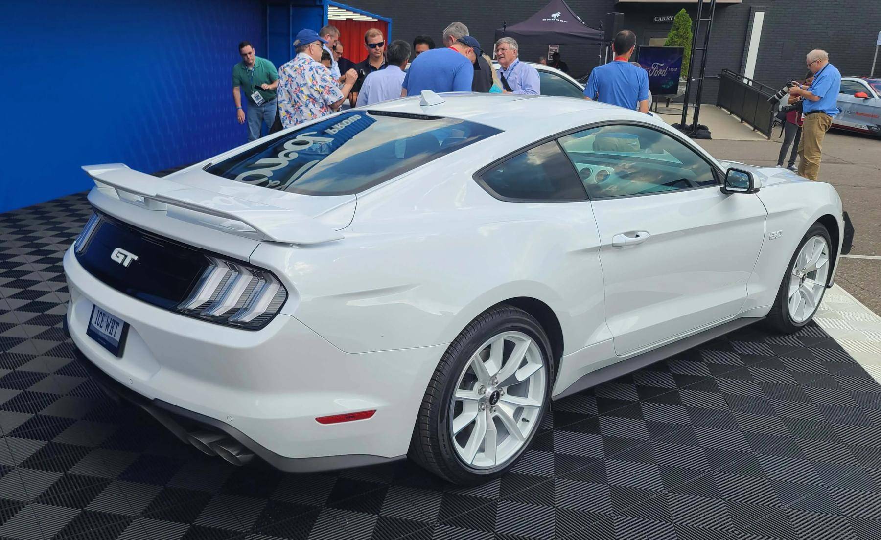 618101dd-84d8-4d5b-b18f-2d97e9da2183-mustangAllWhite_coupe-rr.jpg