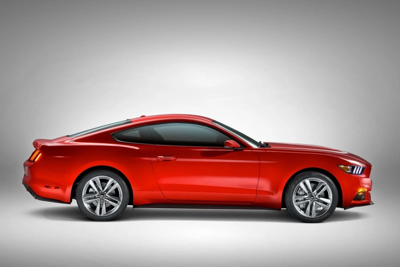 2015-ford-mustang-right-side-view.webp