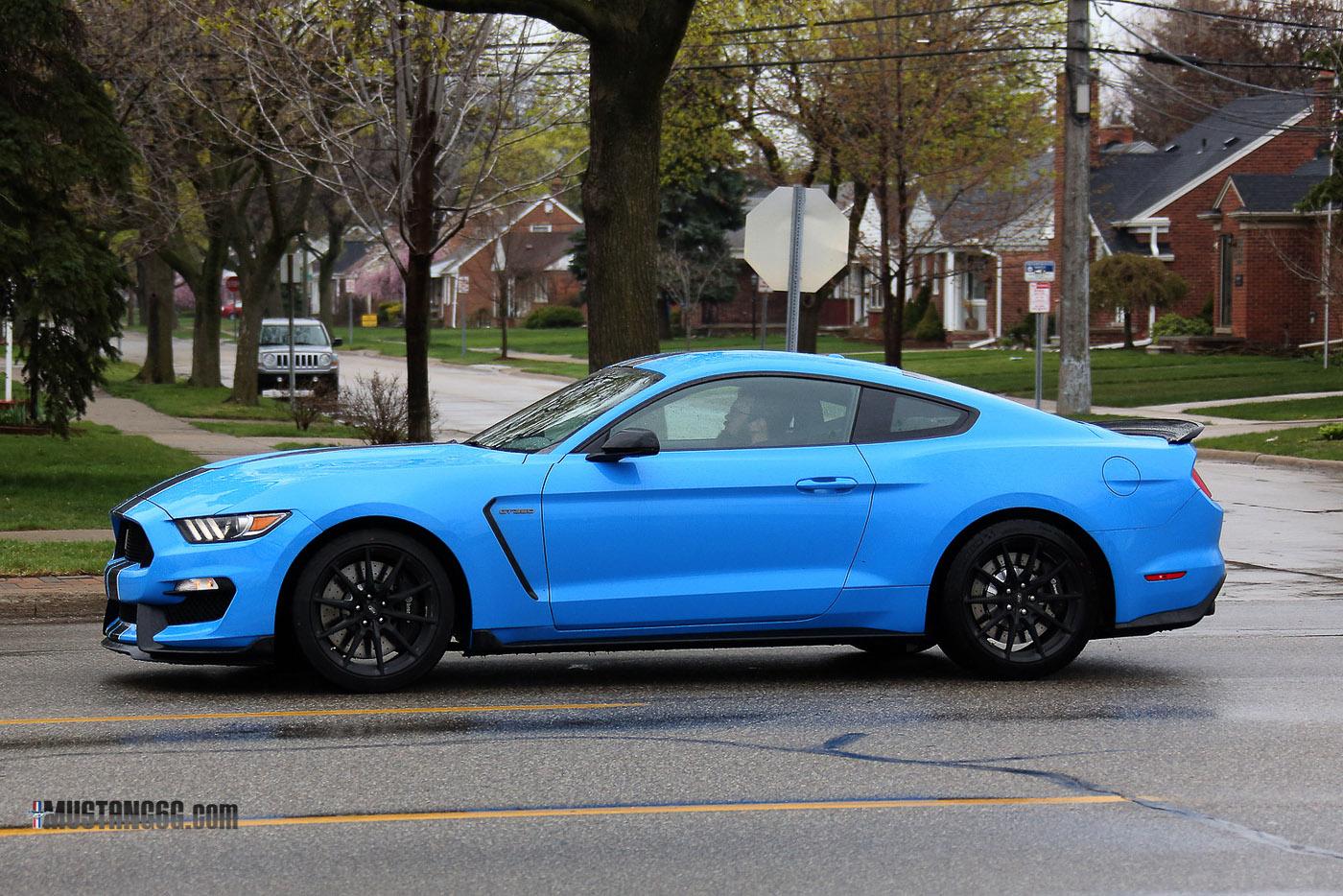 2017 GT350 Grabber Blue-6.jpg