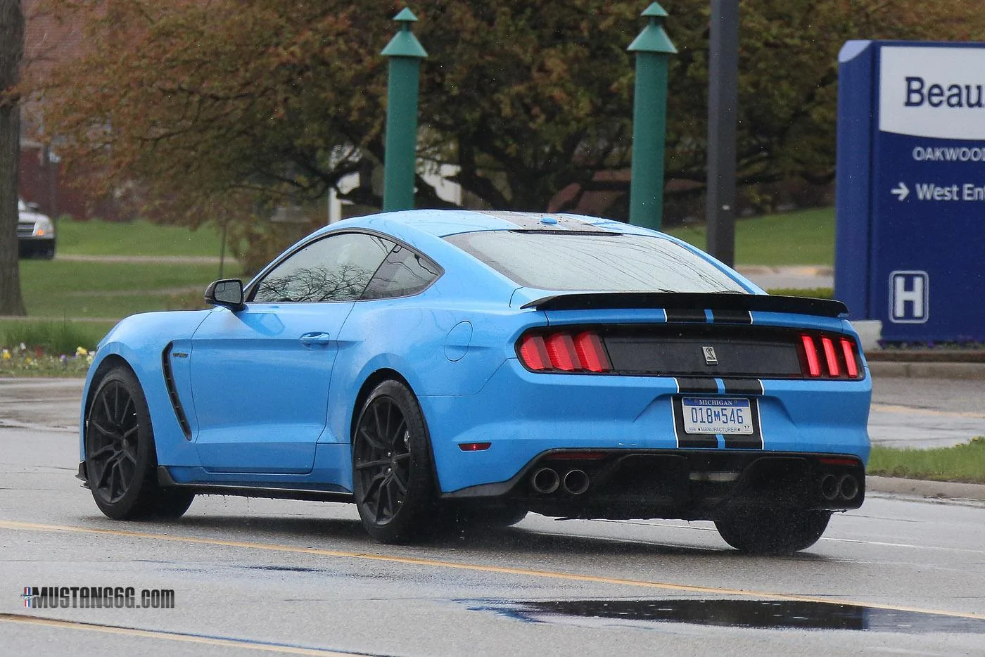 2017 GT350 Grabber Blue-10.webp