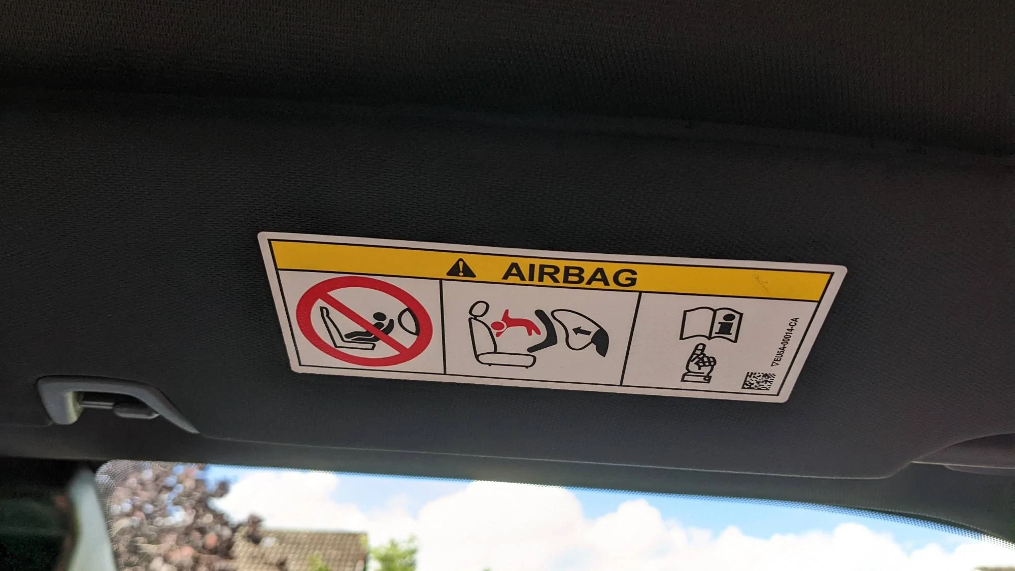 1_stock_EU_LHD_right_sun_visor.webp