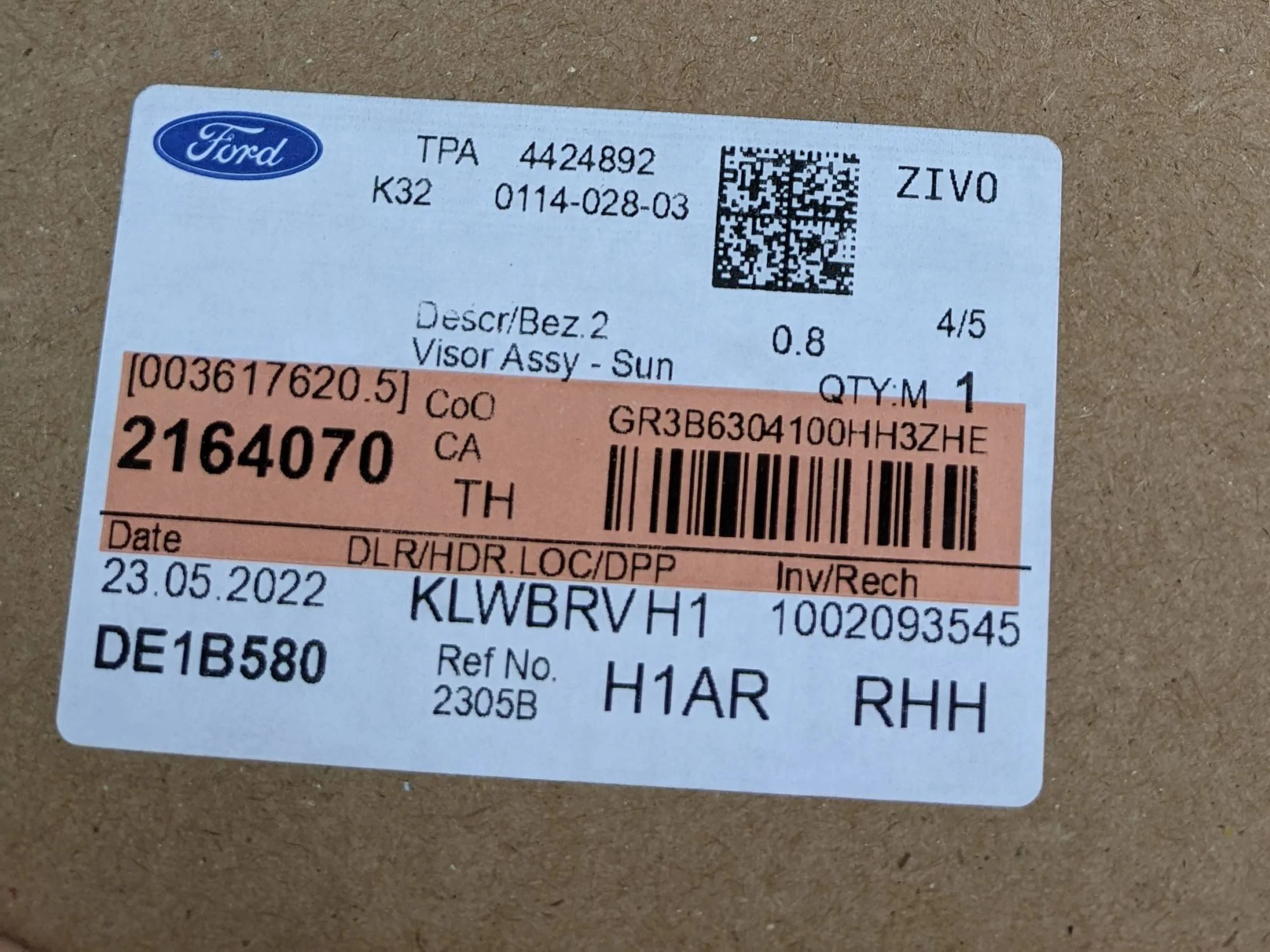 8_EU_RHD_right_sun_visor.webp
