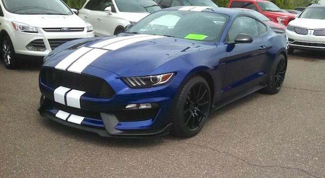 2015-gt350-mustang-white-stripes-657x360.jpg