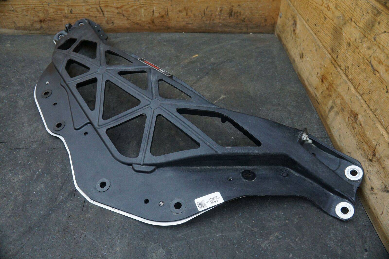 Magnesium-Strut-Tower-Brace-K-Brace-KR3V-16E176-AJ-OEM-Ford-Mustang-GT500-2020-274656385661.jpg