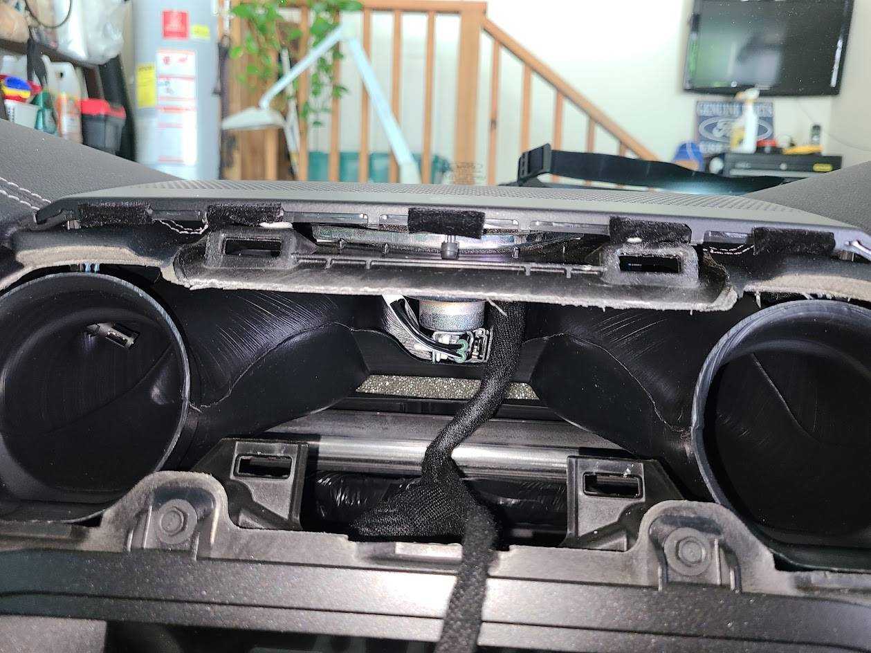 Speaker connector orientaion.jpg