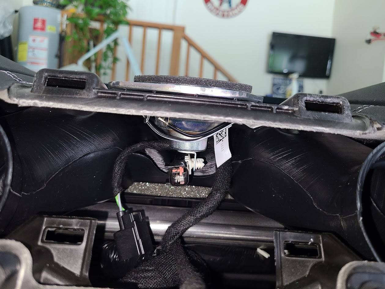 Speaker connector turned 180 deg..jpg