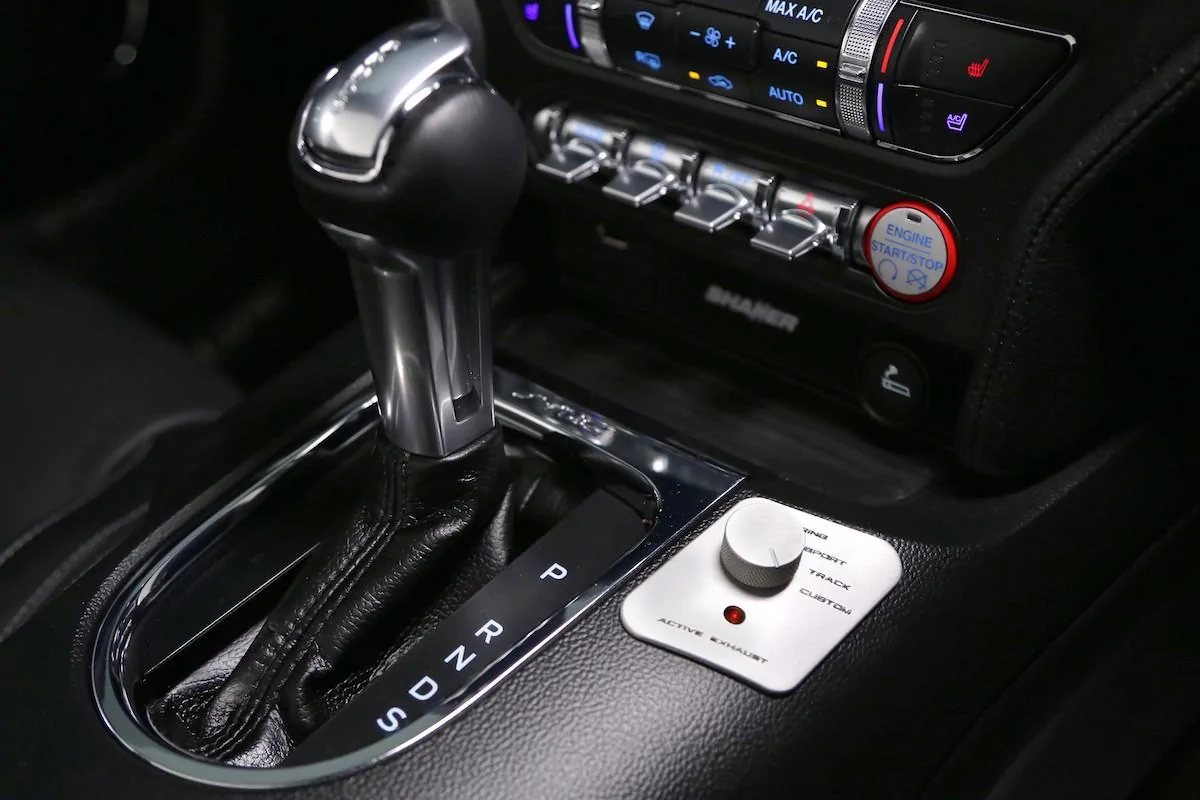 clive-sutton-mustang_22.webp