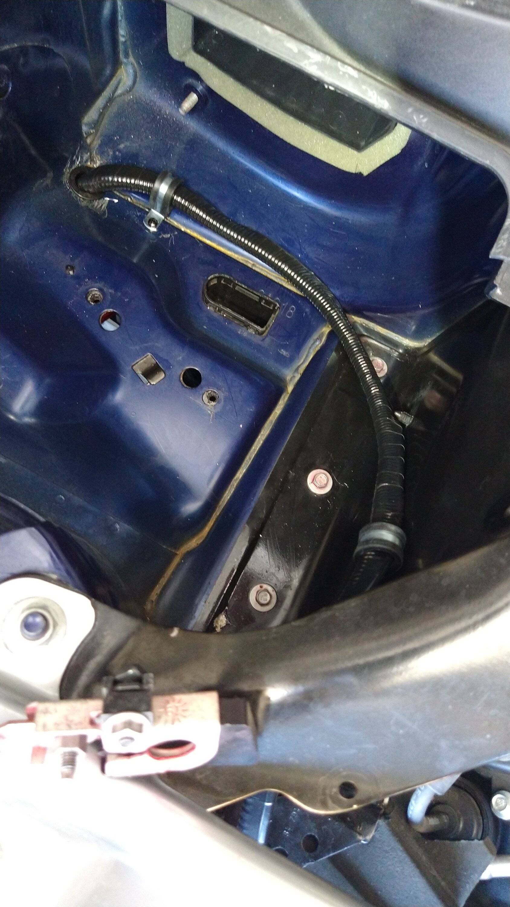 Power wire routed through battery Box.jpg