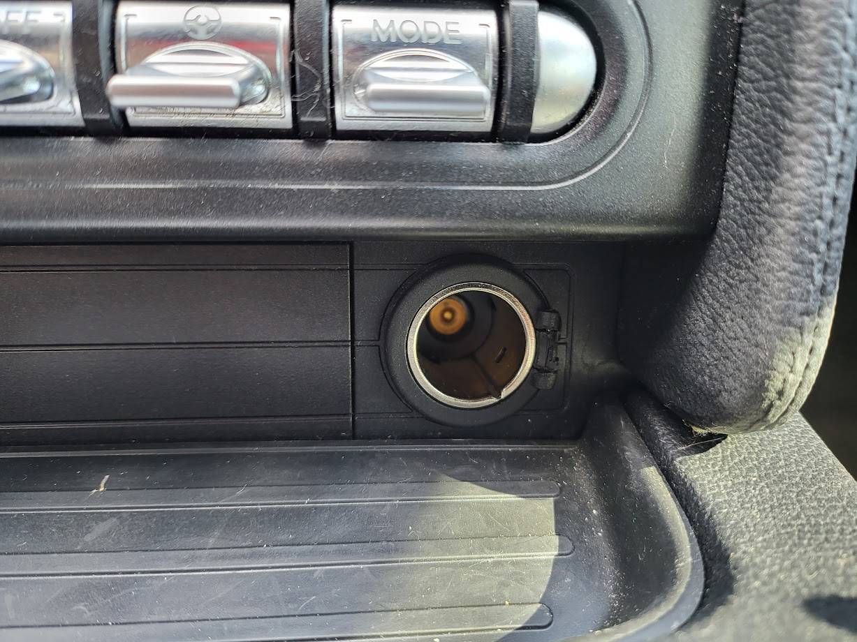Mustang charger cig lighter.jpg