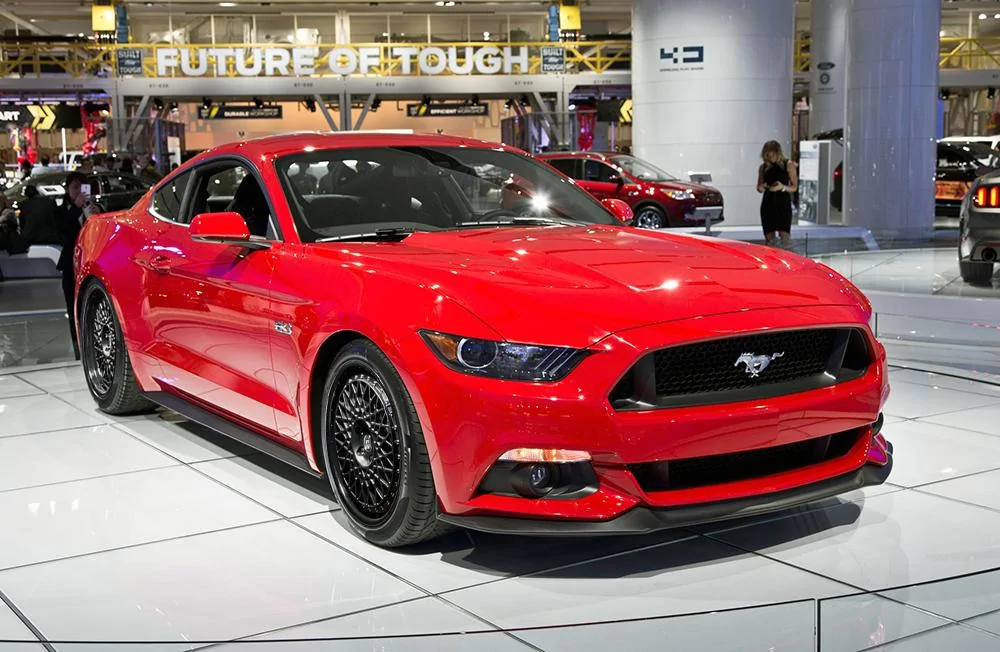 RACE_RED_MUSTANG_501_BLACK.webp
