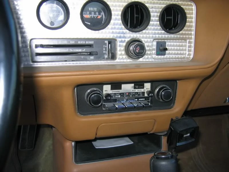 197880000WhiteTransam014.jpg~original.webp