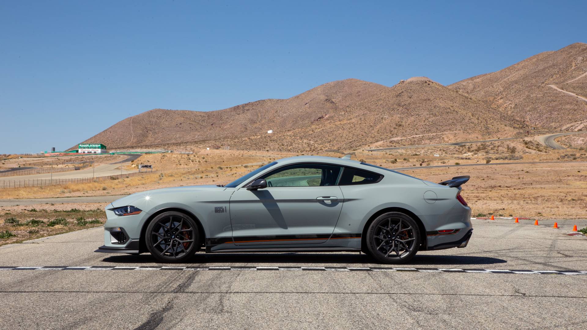 2021-ford-mustang_100787626_h.jpg