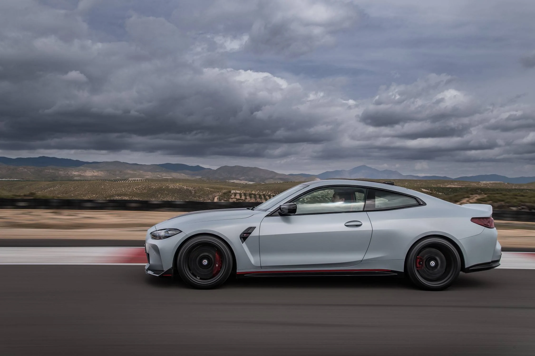 P90461713_lowRes_the-new-bmw-m4-csl-o.webp