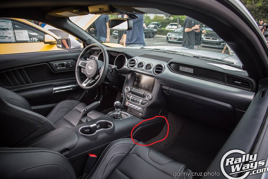 new_2015_mustang_interior.jpg