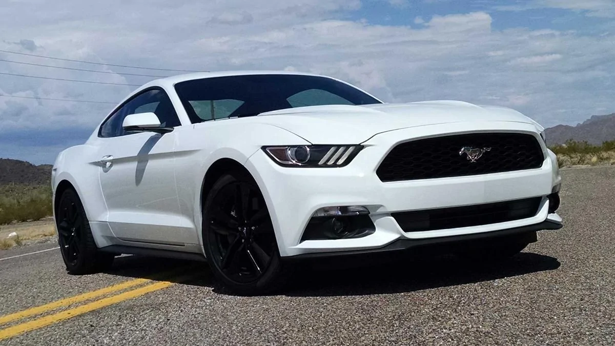 15-ford-mustang-ecoboost-8.webp