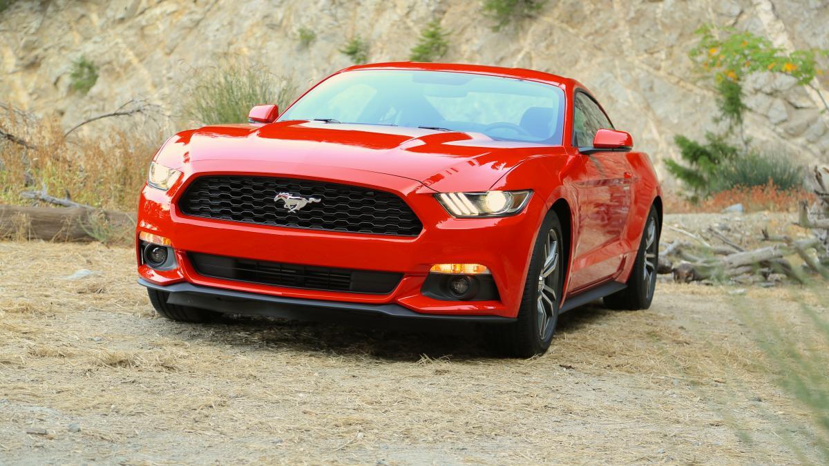 2015-Mustang-EcoBoost-Static-Angeles-Hwy-007.jpg
