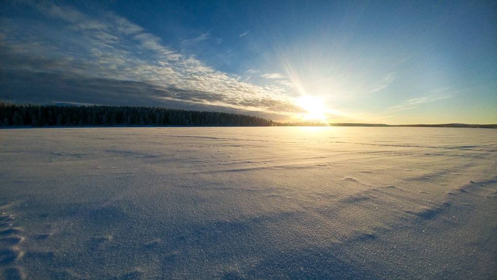 Frozen_Lake_2.jpg