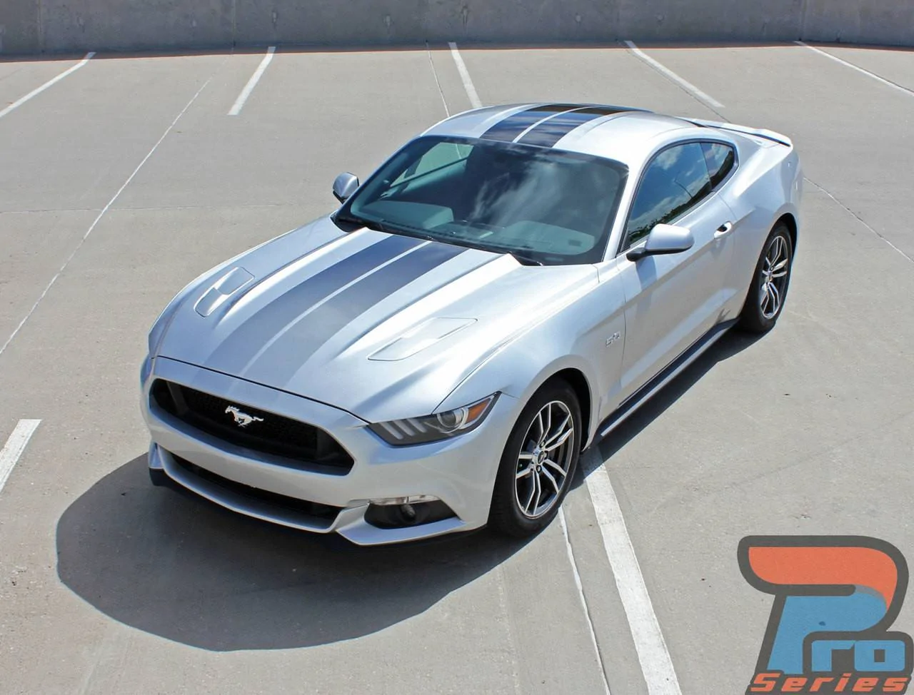 ford-mustang-vinyl-graphics-decals-racing-stripes-fade-hood-2015-2016-2017-vgp-faded-fading-04...jpg