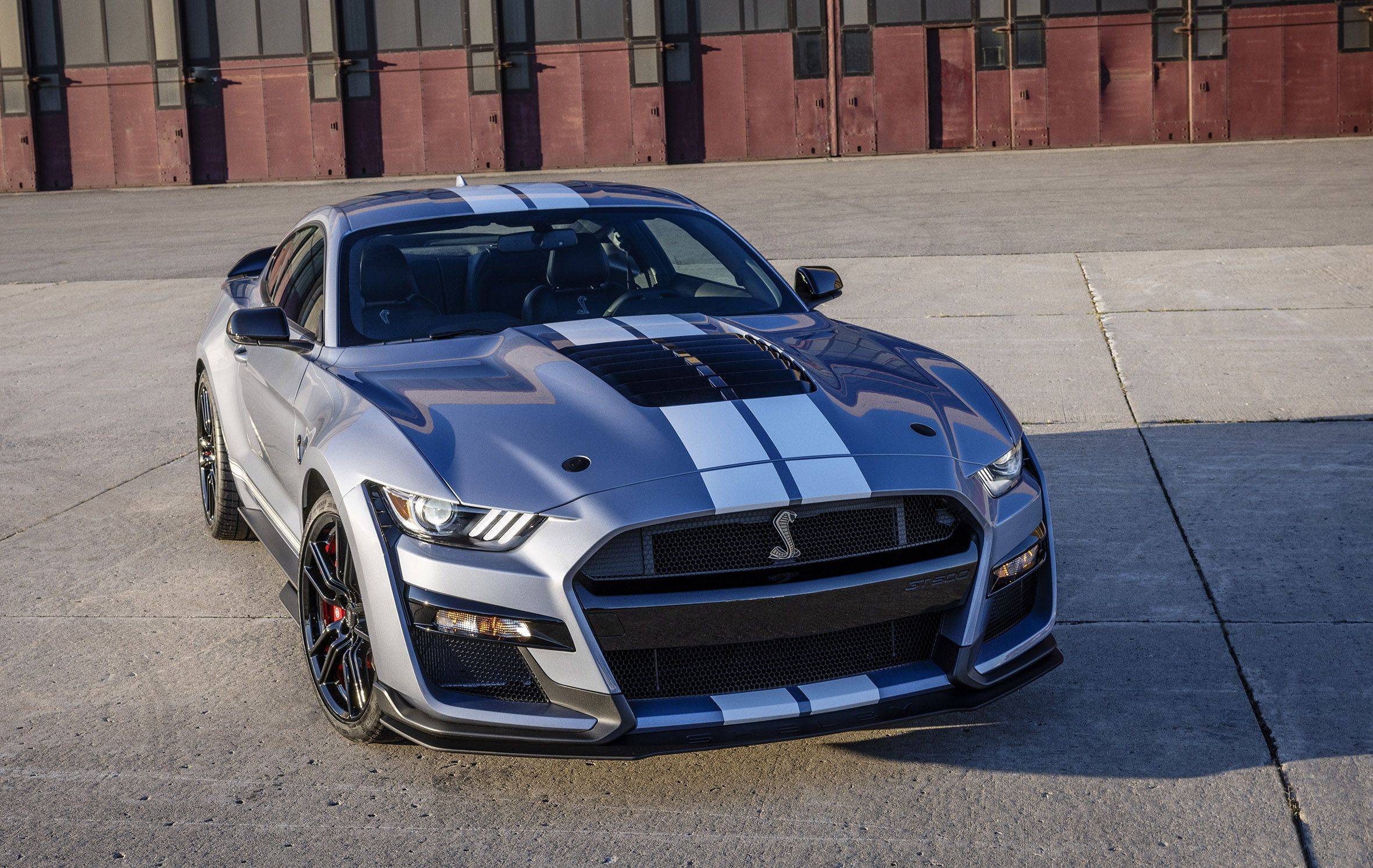 2022-ford-mustang-shelby-gt500-heritage-edition-05-1636729612.jpg