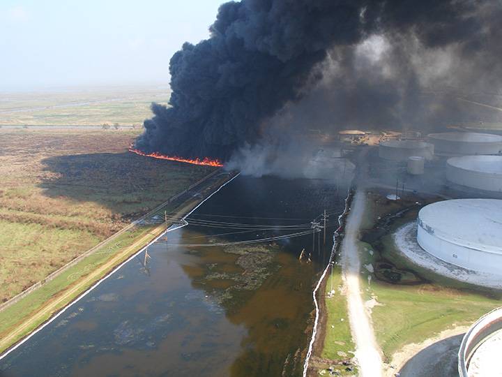 chevron-empire-oil-tanks-burning-marsh_noaa_720.jpg