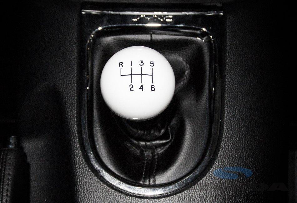 steeda-s550-mustang-6-speed-white-shift-knob-15-17-203-E226ULSI20-01.jpg
