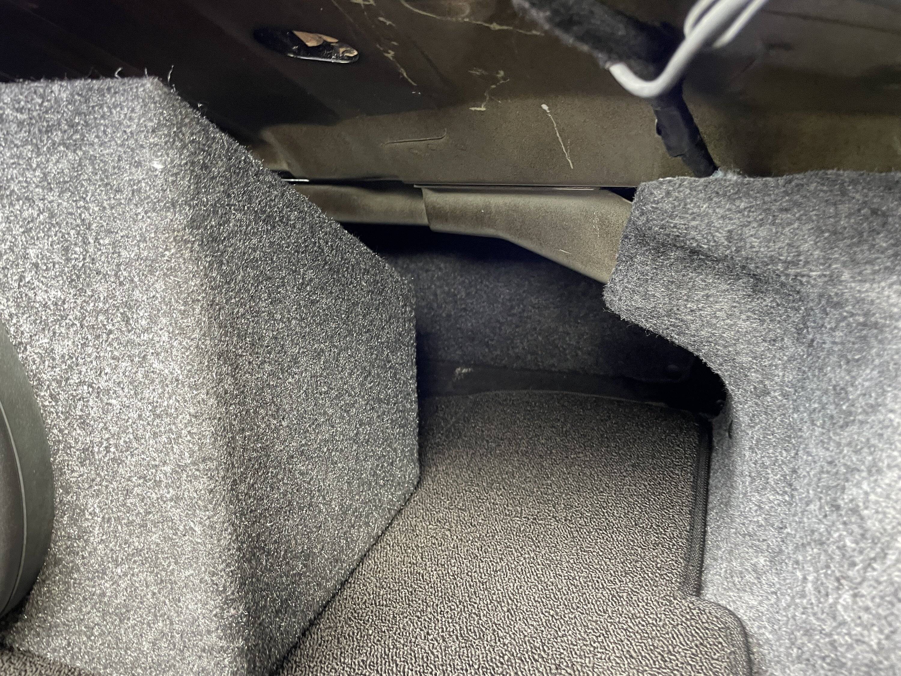 Mustang Subwoofer 2.JPG