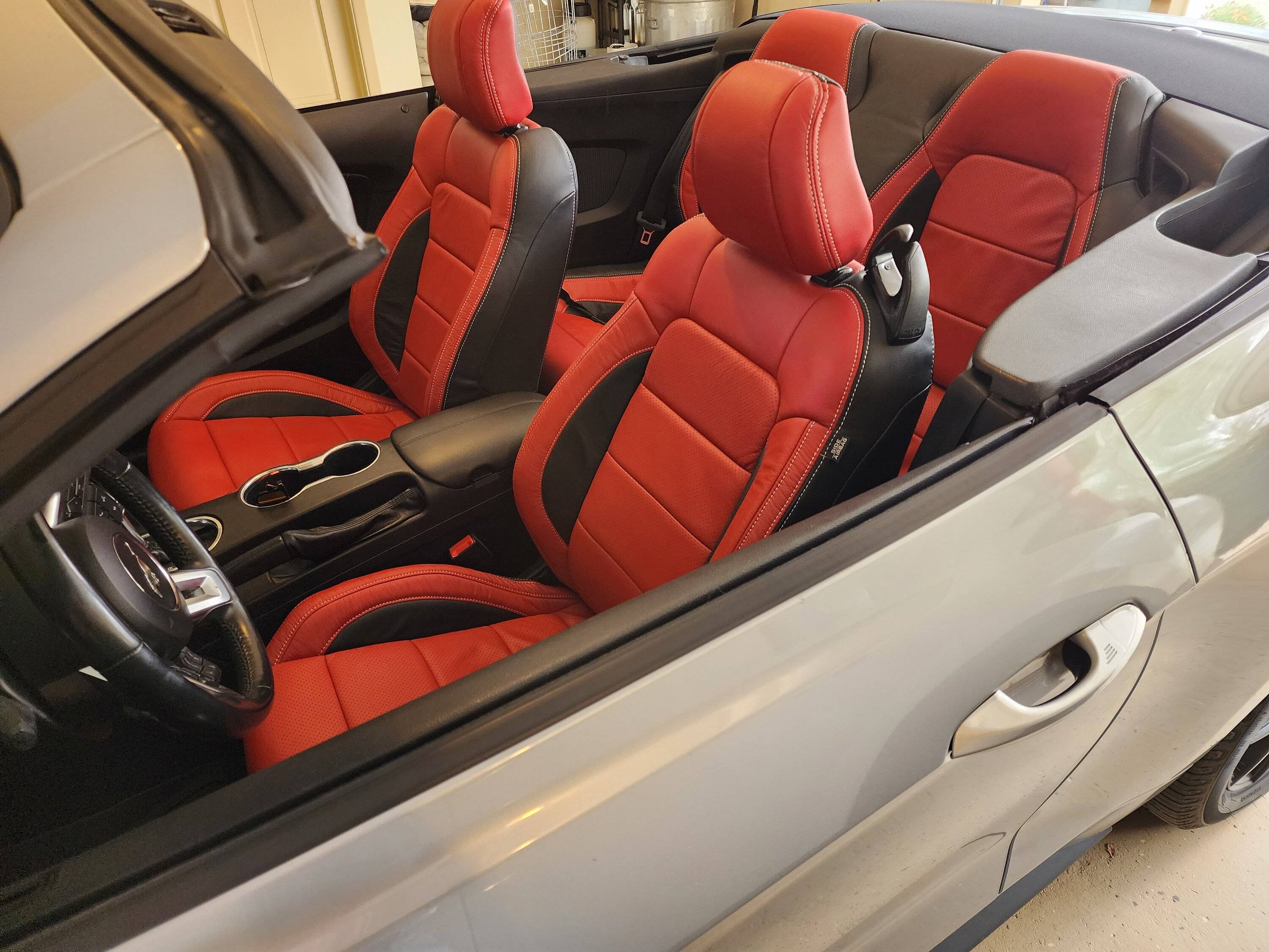 New Red and Black seats for JJSPONY 1.jpg