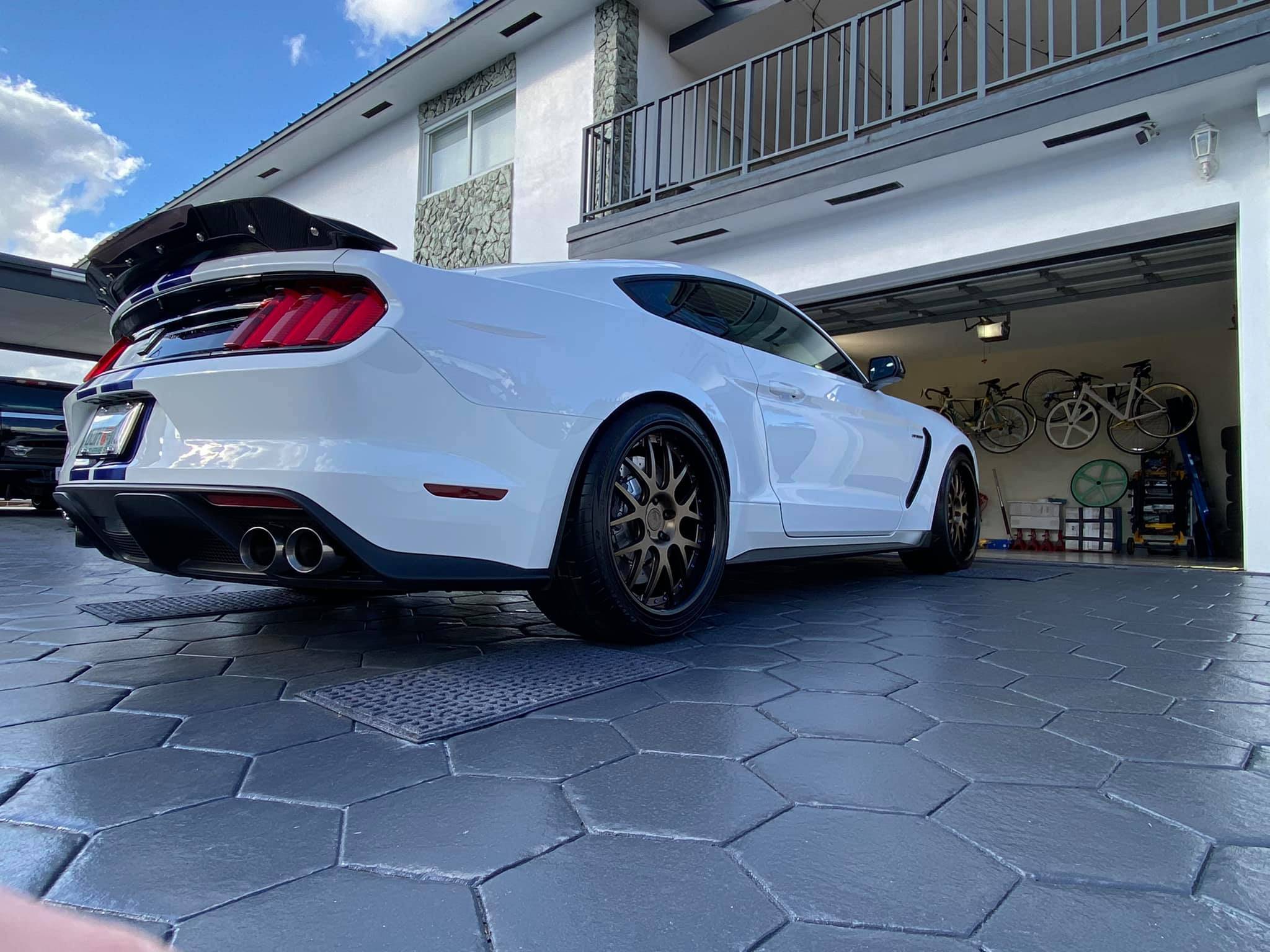 shelby-mustang-gt350-with-bronze-bc-forged-le72-wheels-2.jpg