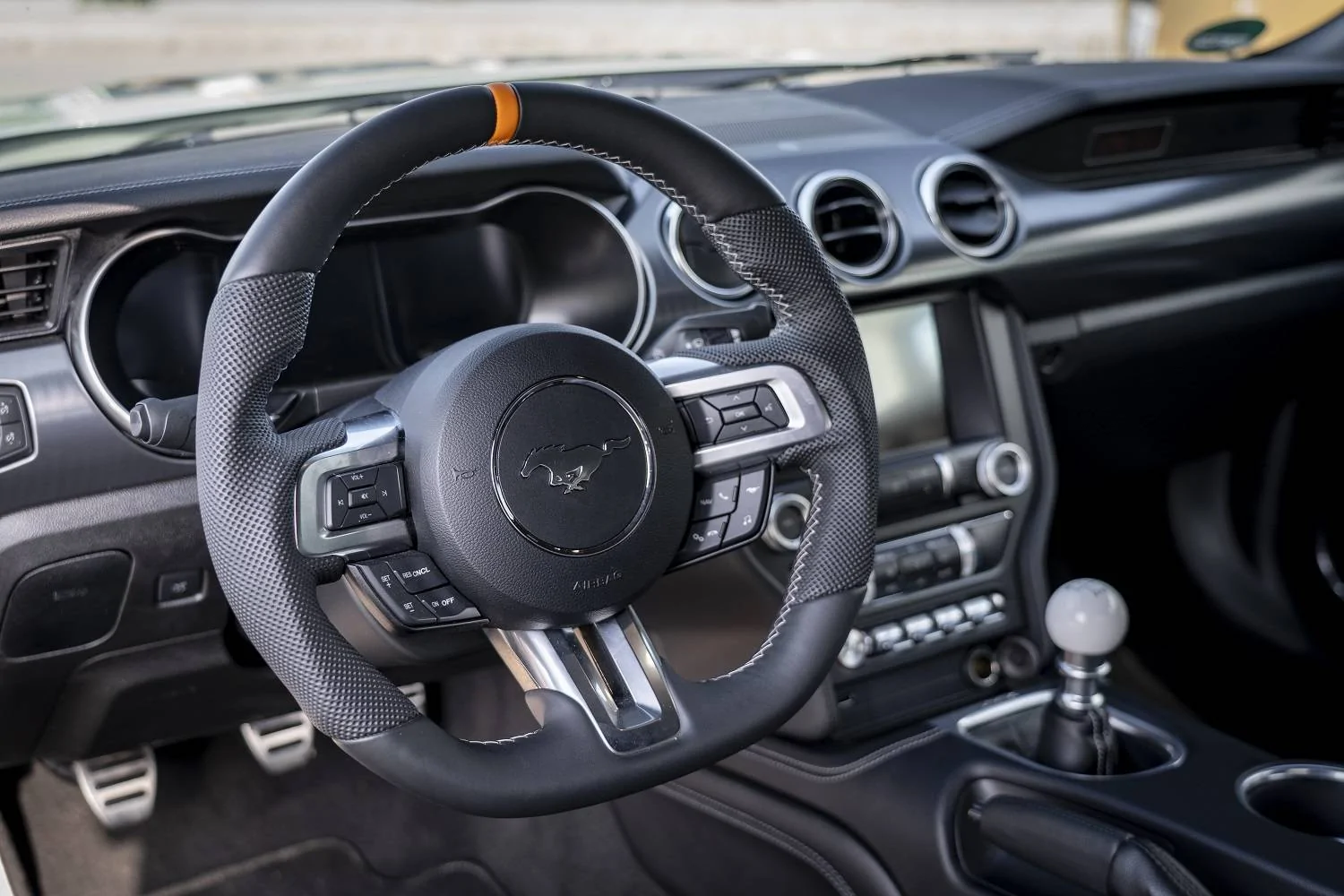 Q767_custom_steering_wheel.webp