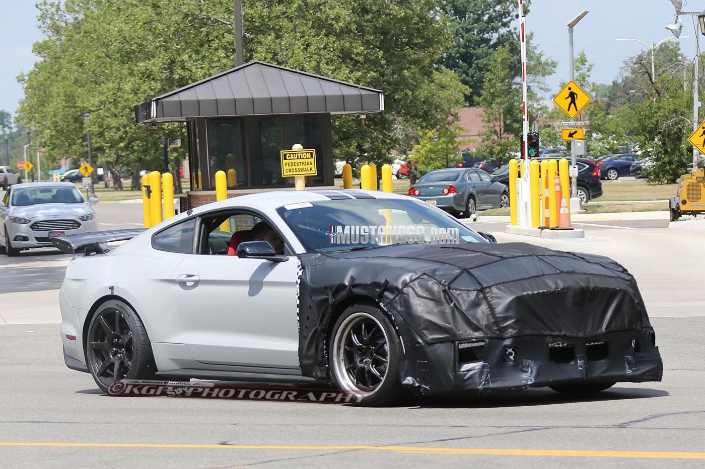 2018-Shelby-GT500-First-Sighting-6.jpg