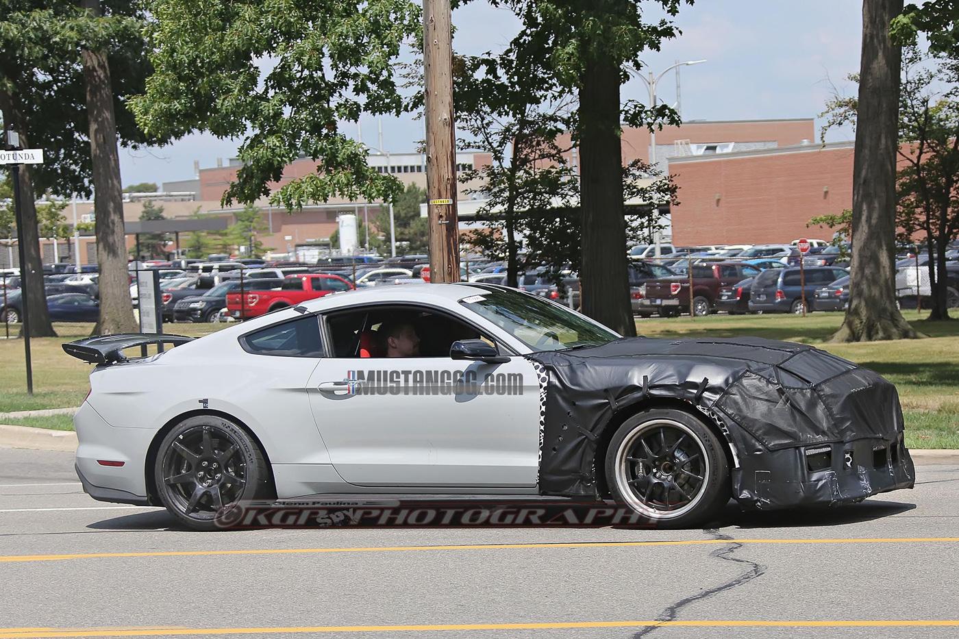 2018-Shelby-GT500-First-Sighting-8.jpg