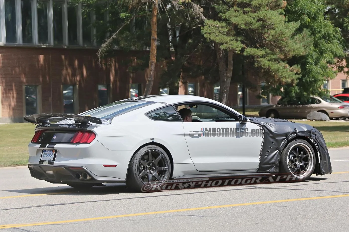 2018-Shelby-GT500-First-Sighting-13.webp